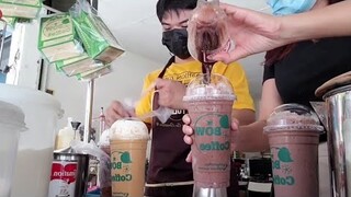 แต่เช้าเลยค่ะก่อนเข้างาน กาแฟ โบว์ยินดีต้อนรับค่ะ❤