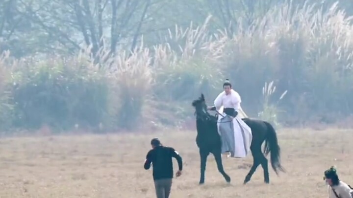 [Ren Jialun|Zhou Shengchen|Chang'an Rugu] คุณอยากชมวีรกรรมอันกล้าหาญของราชาหนานเฉินของเราบนหลังม้าไห