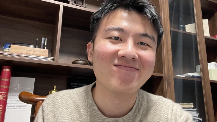 “Karena nggak bisa dapet kerja di rekrutmen musim gugur, jadi langsung balik ke SMA buat ikut persia