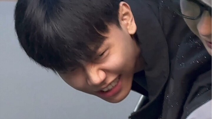 This tall guy, over 1.9 meters—what a silly kid! I really can’t figure him out #TheYoungMaster’sVlog