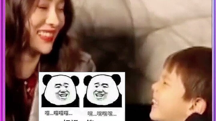 Cười chết mất, trẻ con vẫn là trẻ con, dỗ một chút là mắc mồi ngay.