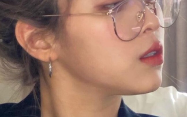 [Shin Ryujin] I just wore glasses