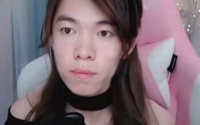 Gak tahu Zhou Shuyi bakal muntah darah nggak kalau lihat ini.