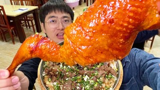 كانت هذه أول تجربة لي في بلدة مقاطعة غوانغدونغ. كنت أرغب في تجربة طبق الأرز الحديدي الكبير، لكن الدج
