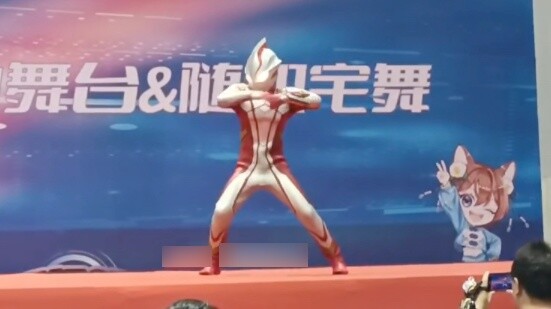 ฉันไม่รู้ แต่จู่ๆก็มีแมวกระโดดขึ้นมา