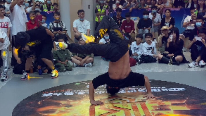 Pertunjukan keahlian khas: Penampilan demo dari juri dance jalanan, Bboy Haoran