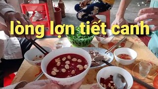 Ẩm thực Biển. Đi ăn sáng tiết canh lòng lợn. Lại gặp ông anh văn thơ vui quá
