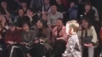 حفل عرض أزياء للأطفال يخرج عن السيطرة في الموقع