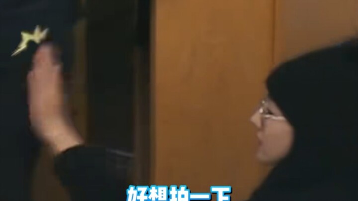 Teresa Teng slaps Qin Lan's butt