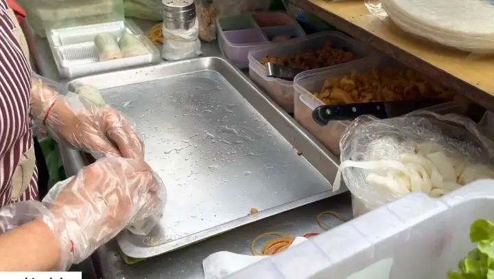 Dâu Việt cùng má chồng Đài Loan đi chợ mua và ăn bánh dân gian 6