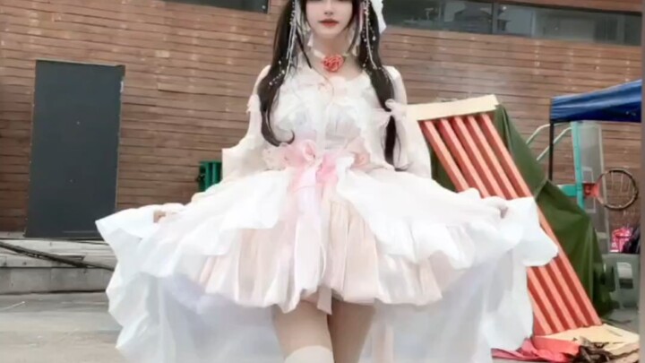 Khiêu vũ nhẹ nhàng ở hậu trường