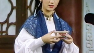 笑死...原来她早期出演过包青天系列，这也太可爱了