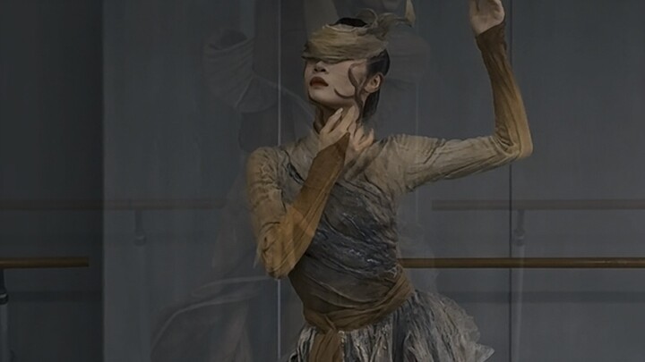 "Withered Lotus" The long winter has come to an end, and the dead trees are welcoming spring. The li
