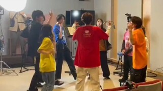 Nine people singing together! Baotai party! Dong brothers group!