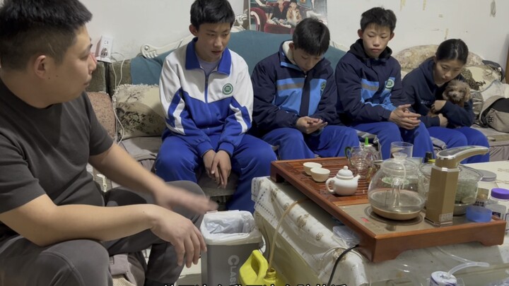 These past couple of days, Mom’s been suffering from a bad stomachache, so I took her to the doctor.