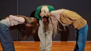 Now Hybe idols bow 360 degrees to each other before taking the challenge hahahahaha