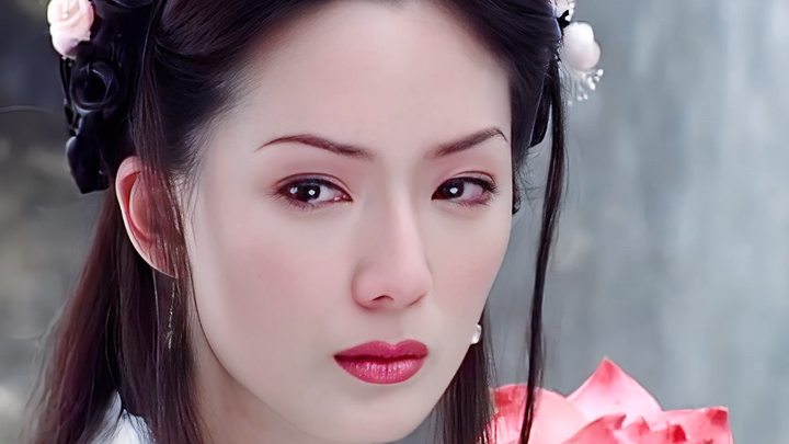 هذه هي الإلهة الأنيقة والراقية حقًا! مسلسل كلاسيكي قديم مُصوَّر في مواقع حقيقية، والحوار فيه مكتوب ب