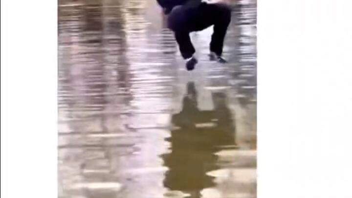 Pak Tua Ngejek Saya Sepanjang Hari!