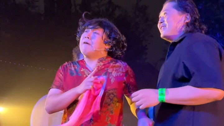 Mengajak ayah menonton teater