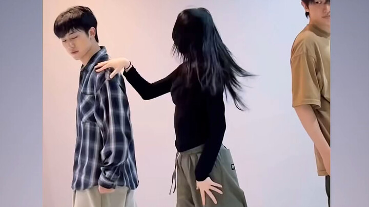 李彩演一脸正气的challenge
