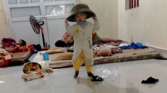 haha em bé thật đáng yêu 😘😘