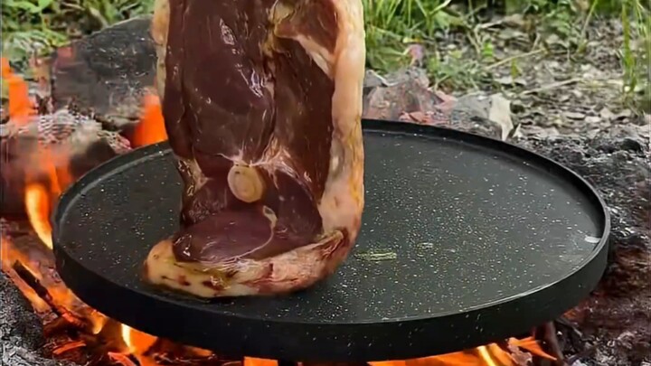 تذوّق ستيك لقطة وفأر! 🥩