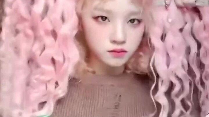 I know you're the one handling things—Yujqi, the smug bread lover!