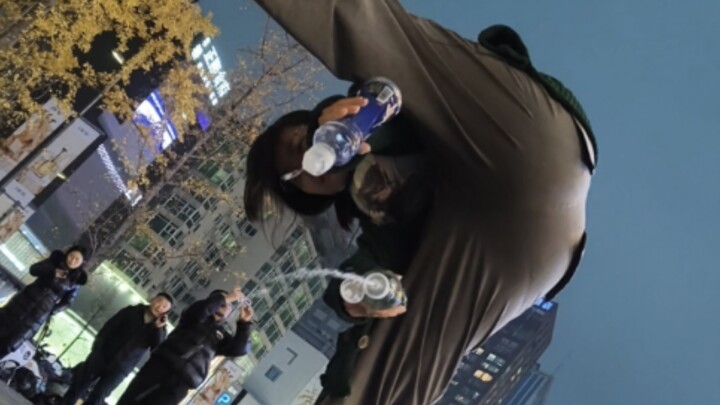 成都春熙路地铁来了个马克波罗学姐，3神之装，进入人群五杀无人可挡！