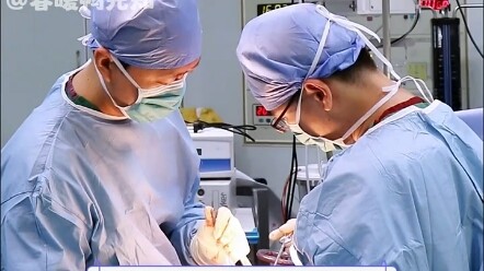 خلال السنوات الـ26 التي قضتها في طي نفسها عكسيًا، أنجبت ثلاثة أطفال، ولا يمكنني حتى تخيل كيف كانت حم