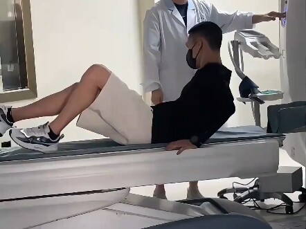 Seorang wanita mematahkan tulang rusuk suaminya, namun saat pemeriksaan di rumah sakit, sang suami m