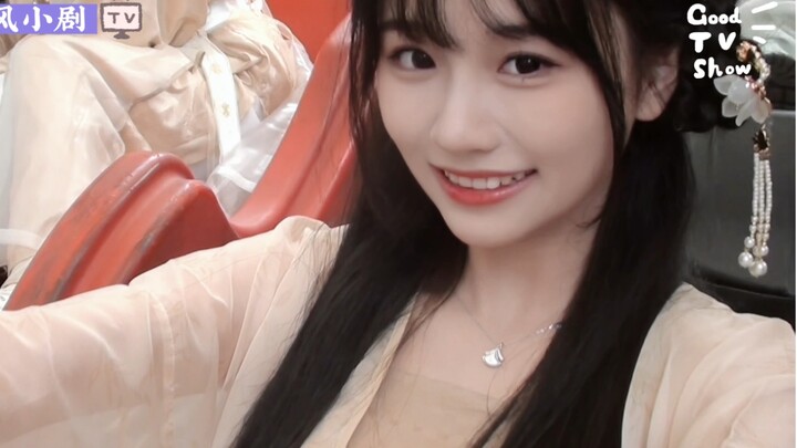 Cute Behind-the-Scenes Moments of Yaqian