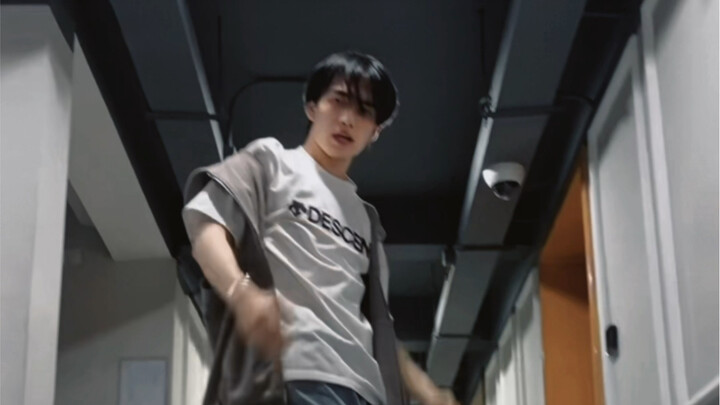 2005 laki-laki berdarah panas lompat tinggi straykids jalur sosial