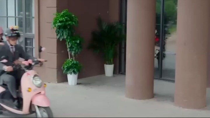 สาวสายซิ่งถูกคู่หมั้นหักหลัง  แฟนเก่าทิ้งเพราะเงิน แต่โชคชะตาส่งประธานสุดเย็นชาเข้ามาแทน!