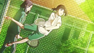 Menghancurkan bola tenis dengan satu tangan, keren sekali!