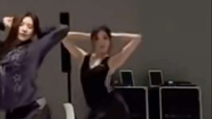 ห้องซ้อมของคุณแม่สุดแซ่บ YUHA ไร้แขน สีขาว fo