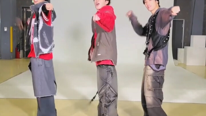 【رجل الثلج】إصدار تسعة أشخاص لـ BREAKOUT