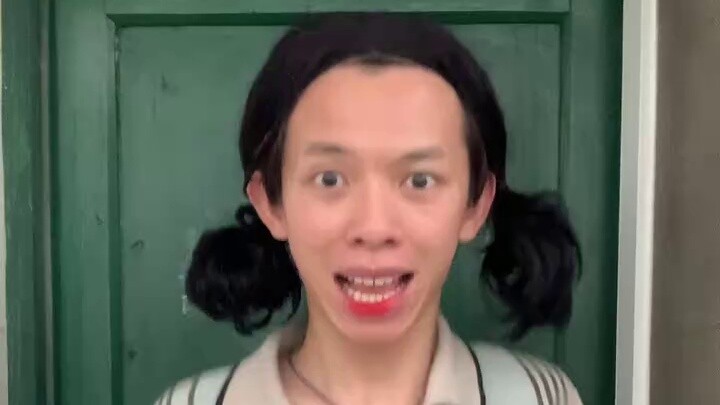 هل طلب مني أحدهم أن أرتدي الزي الكلاسيكي وأمشي في ملعب المدرسة؟؟