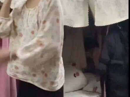 Teman sekamar dari Tiongkok Timur berbagi pengalaman cinta SMA!