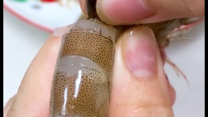 จริงหรือไม่ที่ว่ากุ้งที่ไม่เอาเส้นดำออกก็เหมือนกินขี้?