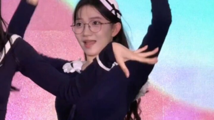 【ILLIT】ช่วยพยุงเนื้อแก้ม