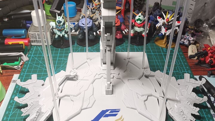 Set platform Strike Freedom Gundam gaya Taipan MB