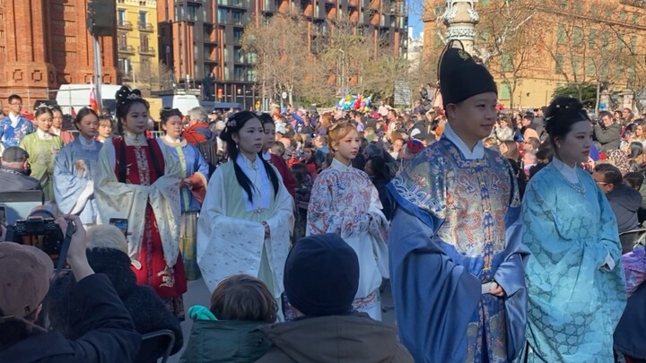 [เฉลิมฉลองปีใหม่กับบาร์เซโลน่า] การเต้นรำกลุ่มสไตล์จีน + ฮั่นฝูแสดงทีมการแสดง "สถานะพิธี": สัมมนาวัฒ