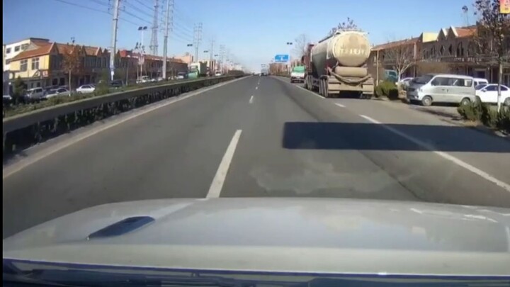 นาทีแห่งอุบัติเหตุรถชนสุดสะพรึง โปรดจำไว้ให้ขึ้นใจ