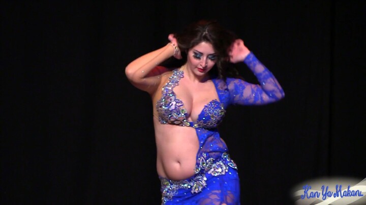 Màn biểu diễn của vũ công Giulia Saamiya tại show Kanya Makan