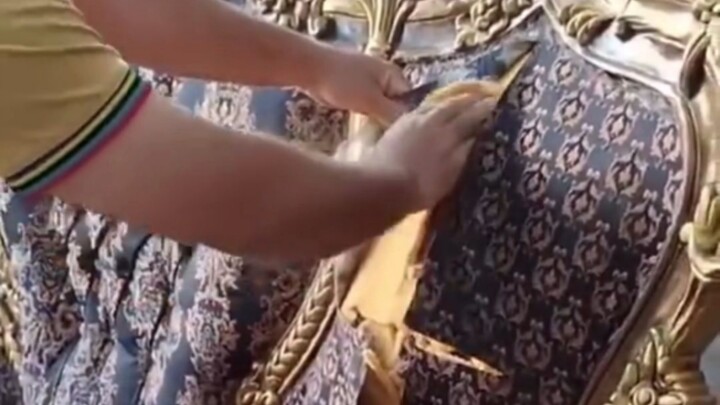 Từ ngày xuất xưởng giao hàng, anh ấy có lẽ đang đánh cược rằng bạn sẽ chẳng bao giờ tháo rời chiếc s