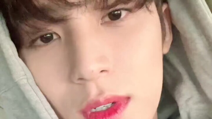 “อากาซีหล่อจริงๆ เลย” คิมมินกยู ไอ้หนุ่มนี่ทำให้น้องสาวคนไหนหลงใหลไปบ้างในแมตช์นี้?