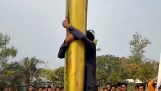 Saudara laki-laki India ketiga hanya tahu cara bermain!