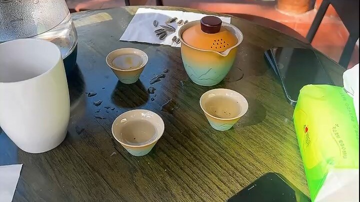 我们终其一生，不是要满足每一个人，只要你喜欢，每一秒都是豆蔻年华。