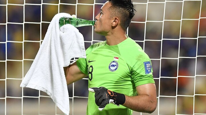 “Thánh bán cơm dừa làm thêm”