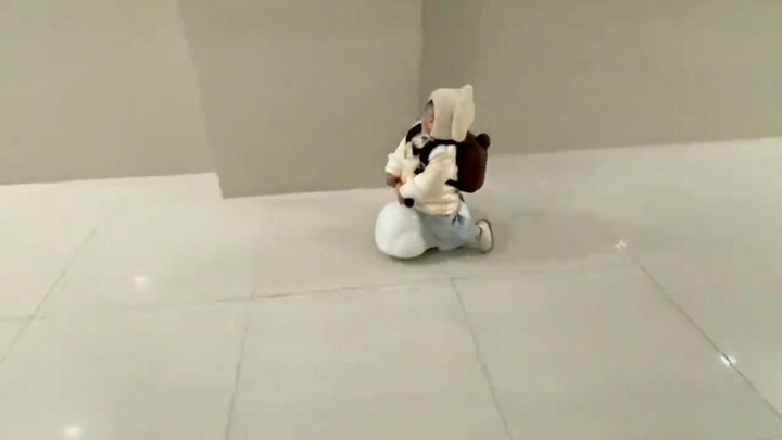 The happiest baby on the internet—netizens: Let’s give him some homework; I really can’t stand to wa